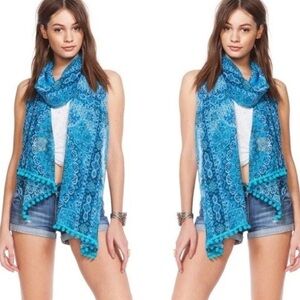Chaser Women's Printed Pom Pom Sarong/Scarf/Shawl Blue